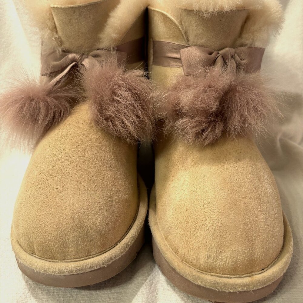 Treadlite by UGG W Gita, Pom-Pom Cream Women's Boots Size 8